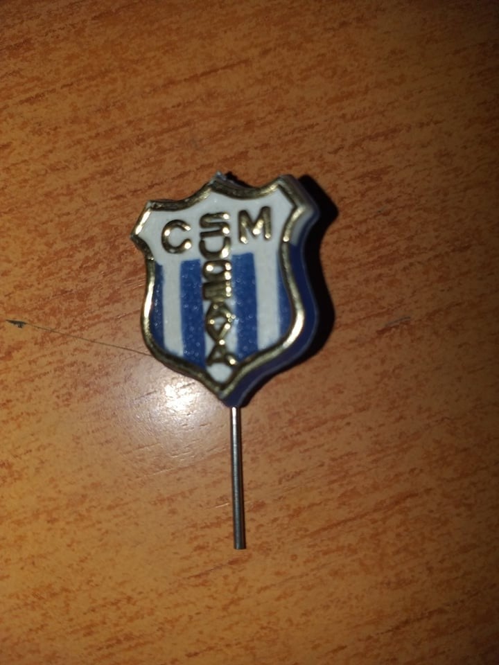 Fotografie: Insignă CSM Suceava — Clubul Sportiv Municipal, fotbal
