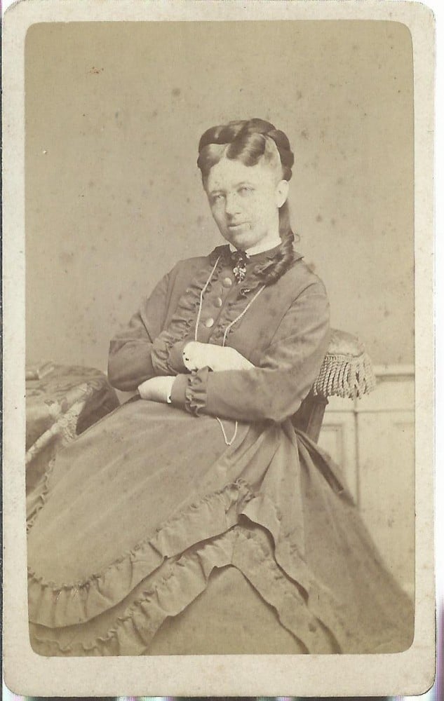 Fotografie: Fotografie CDV cu o femeie, atelier C. Ch. Hahn, Dresda