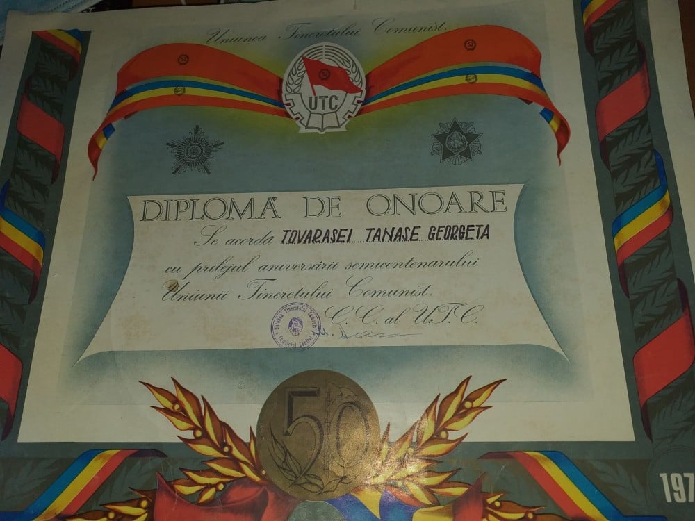 Fotografie: Diplomă de onoare „Semicentenarul Uniunii Tineretului Comunist 1922–1972” cu medalie