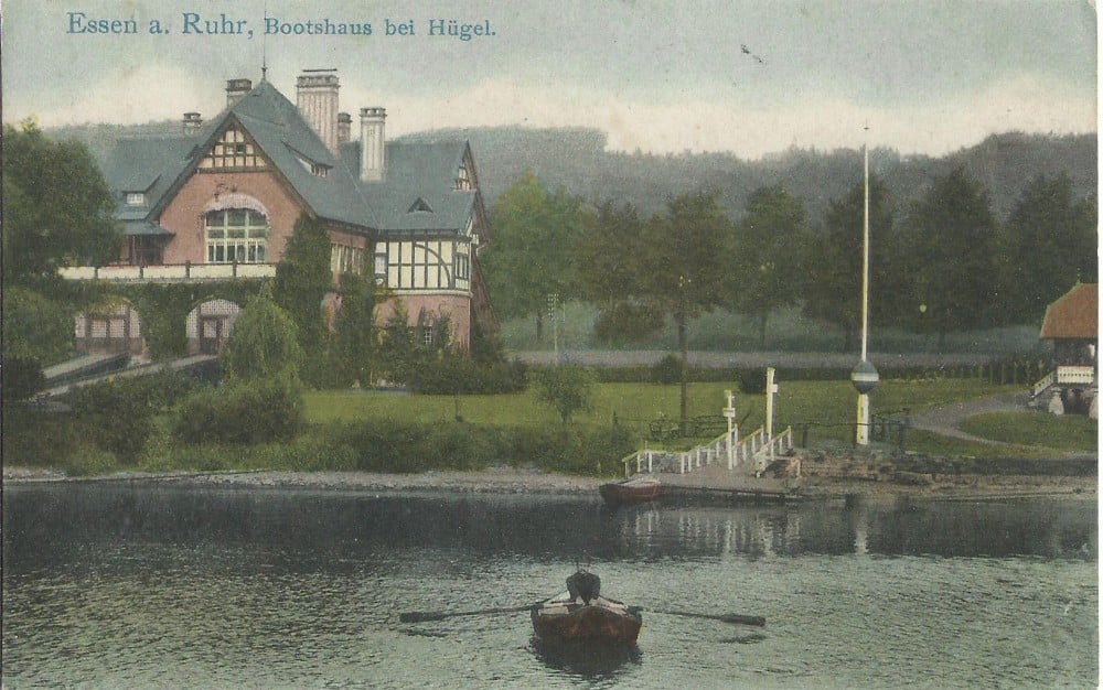 Fotografie: Ilustrată „Essen a. d. Ruhr — Bootshaus bei Hügel”, circulată în 1907