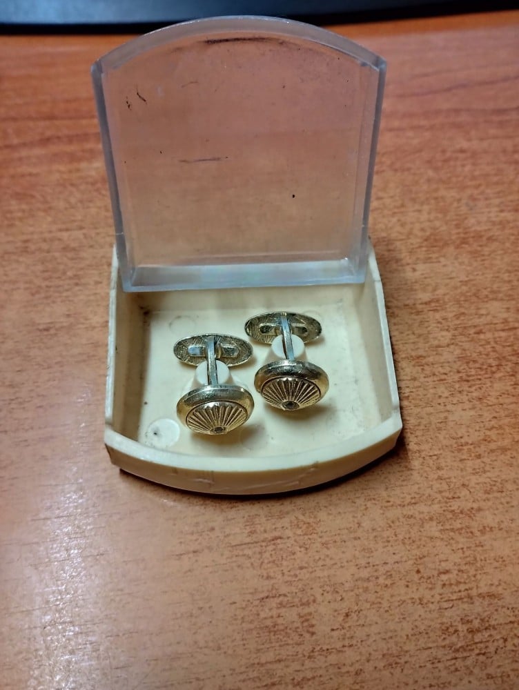 Fotografie: Butoni Arădeanca din aluminiu, cu cutie, R.S.R.