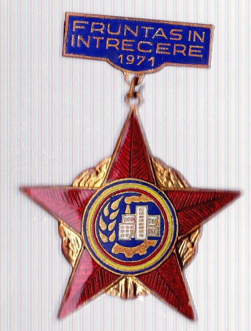 Fotografie: Insignă „Fruntaș în întrecere” 1971