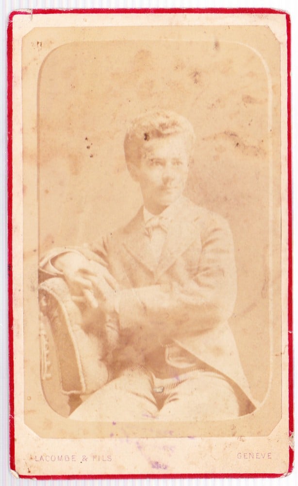 Fotografie: Fotografie CDV — tânăr din Dumbrăveni (Suceava) la studii, Lacombe & Fils, Geneva