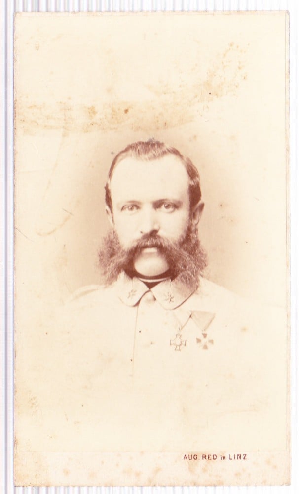 Fotografie: Fotografie CDV — ofițer austriac decorat, Aug. Red., Linz
