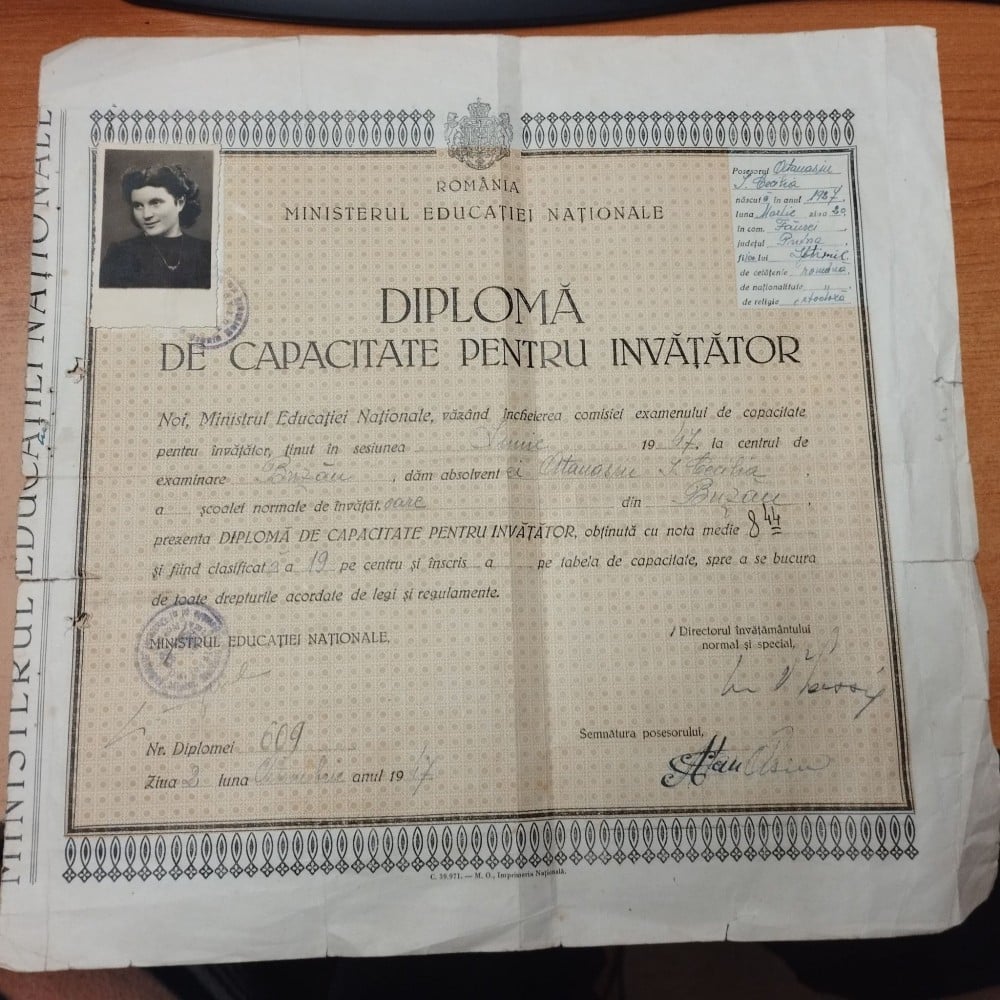 Fotografie: Diplomă de capacitate pentru învățător, Buzău, 1947