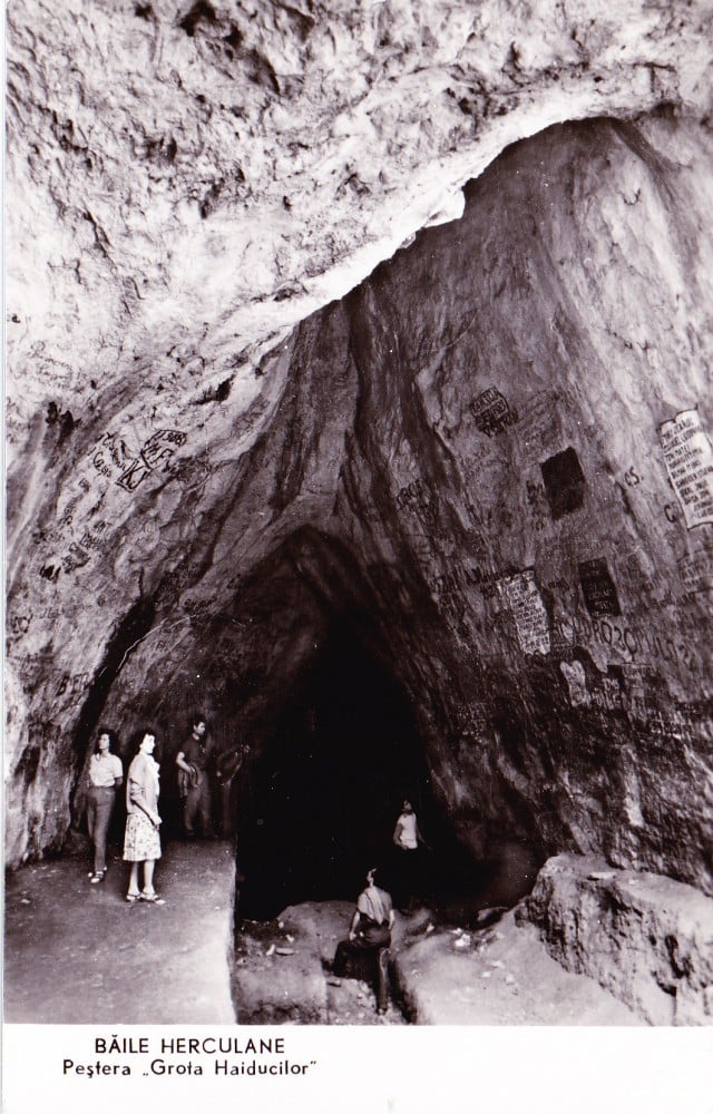 Fotografie: Ilustrată „Băile Herculane — Peștera Grota Haiducilor”, 1963, circulată