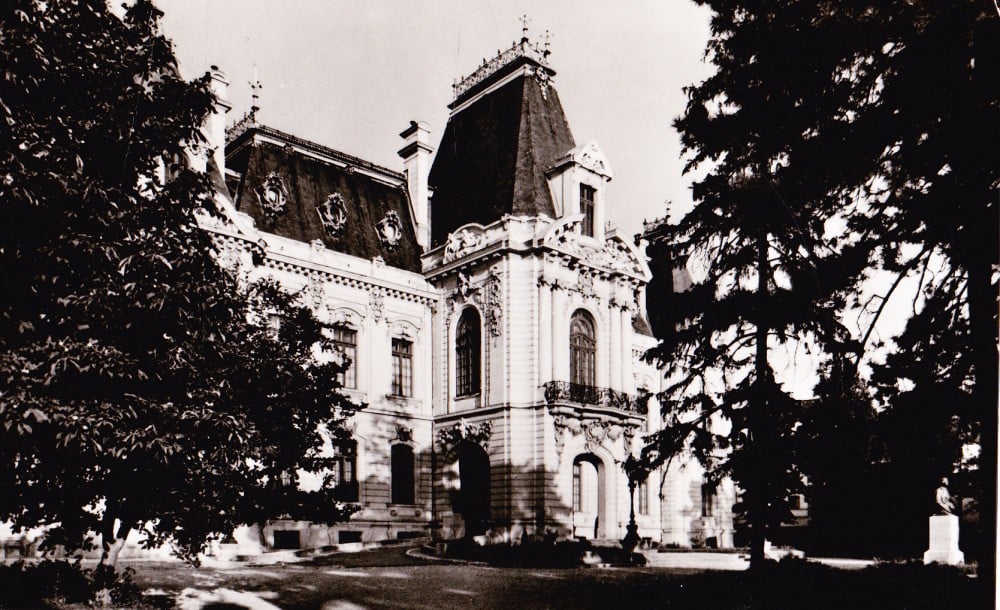 Fotografie: Vedere „Craiova — Muzeul de Artă”, 1965, circulată