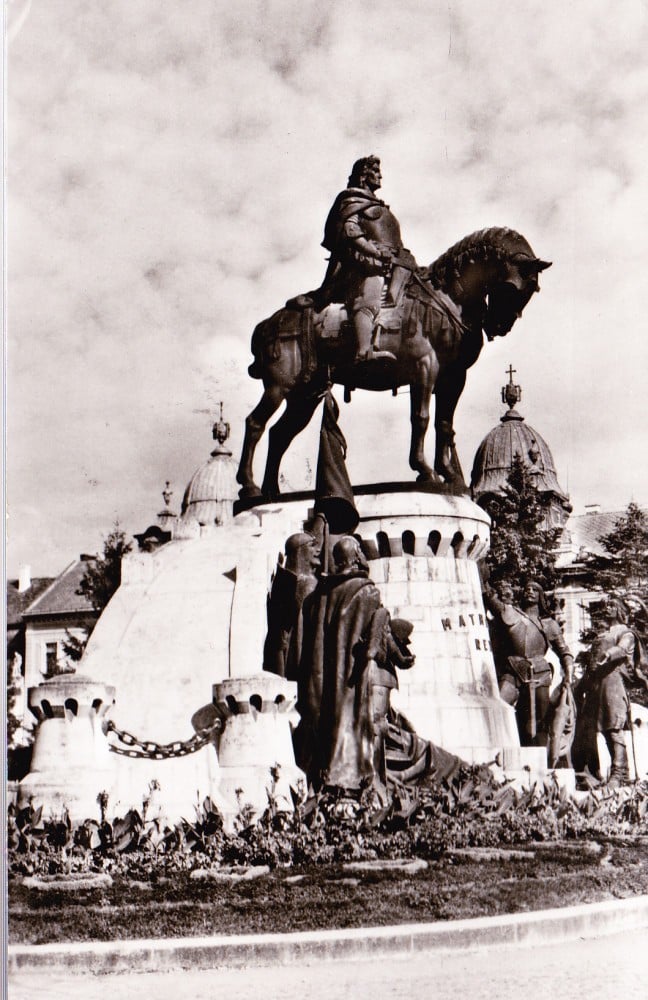 Fotografie: Vedere „Statuia lui Matei Corvin, Cluj”, 1966, circulată