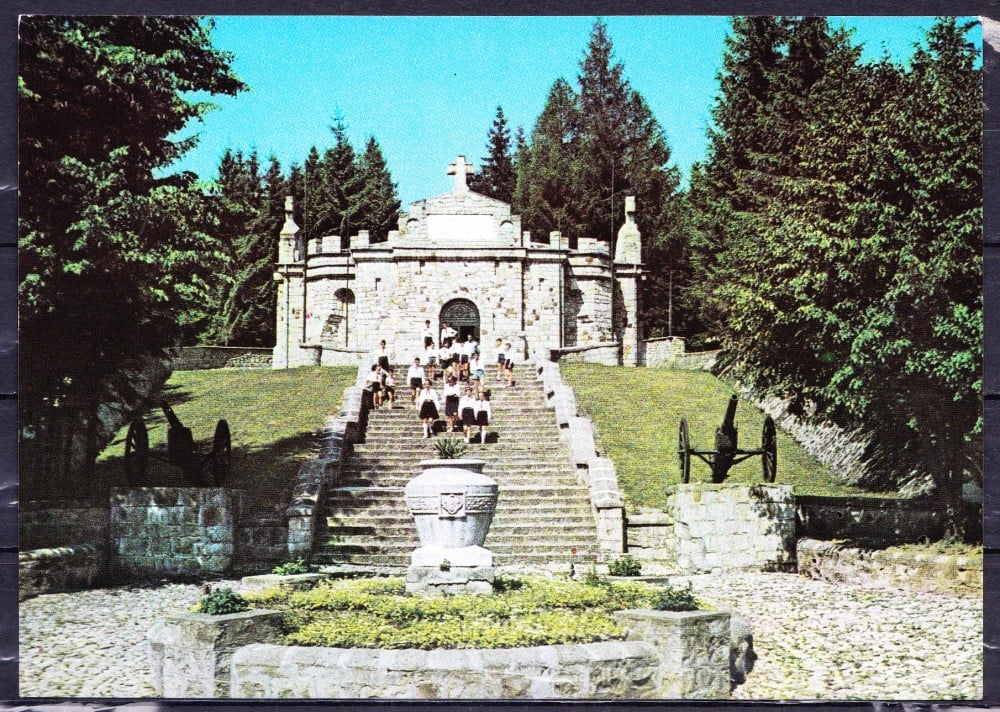Fotografie: Ilustrată „Soveja — Mausoleul Eroilor”, necirculată