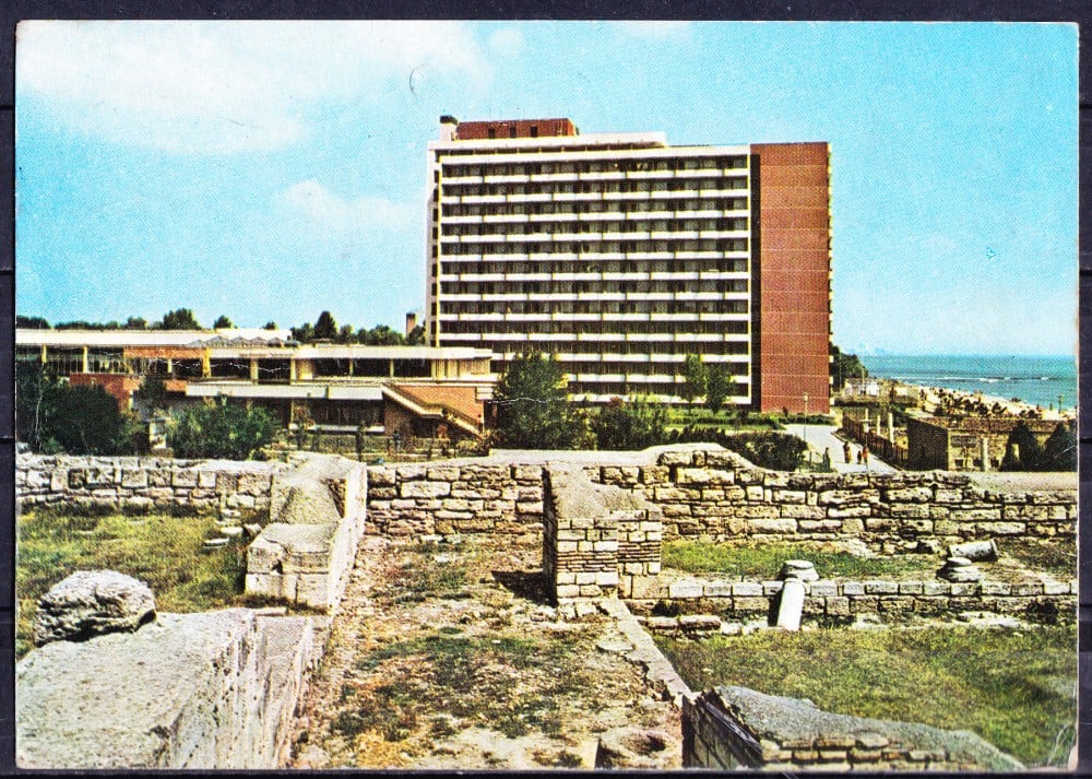 Fotografie: Ilustrată „Mangalia — Parcul arheologic și Hotelul Mangalia”, 1981, circulată