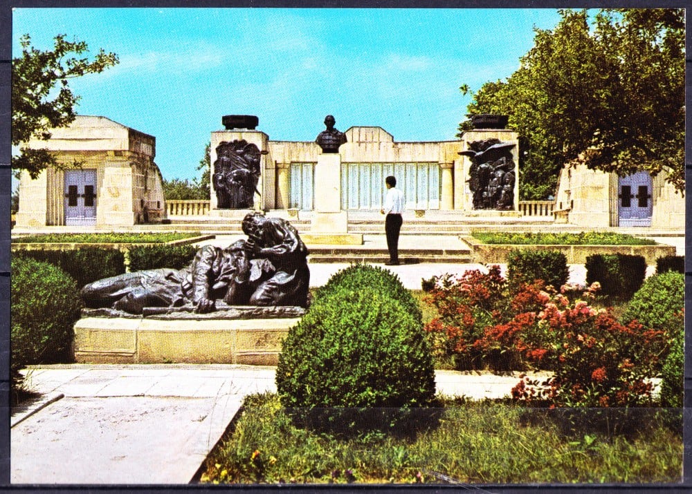 Fotografie: Ilustrată „Mărăști — Mausoleul Eroilor”, necirculată