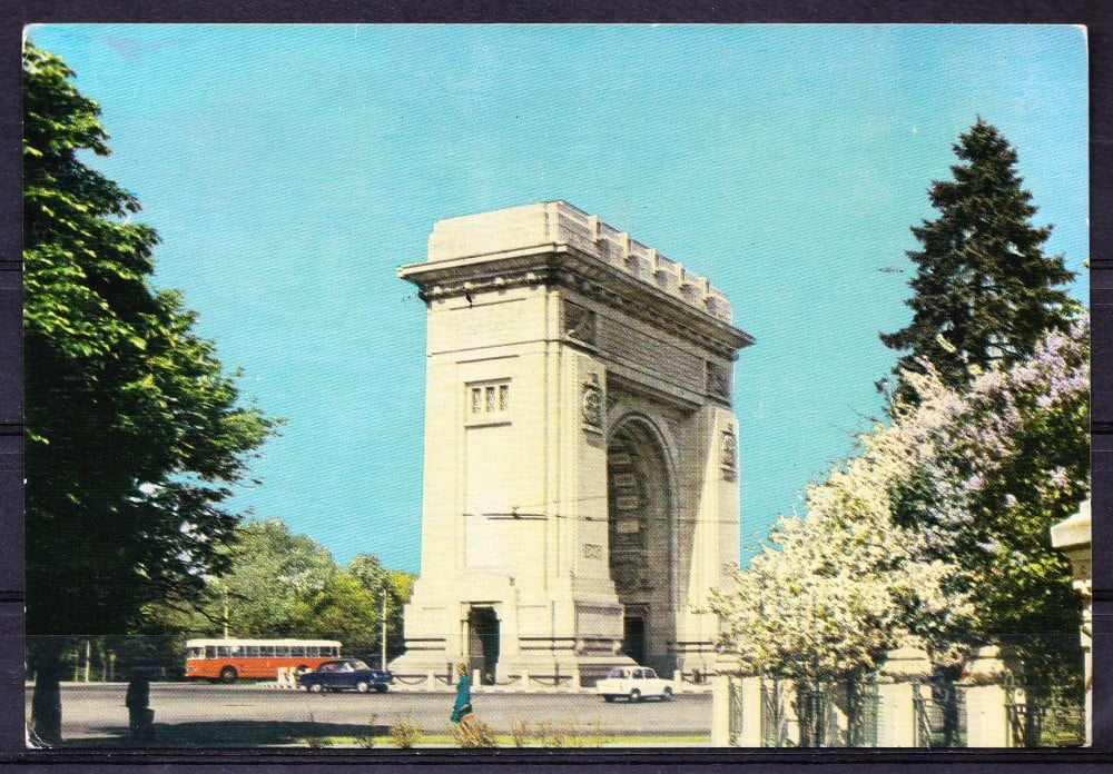 Fotografie: Ilustrată „București — Arcul de Triumf”, 1971, circulată