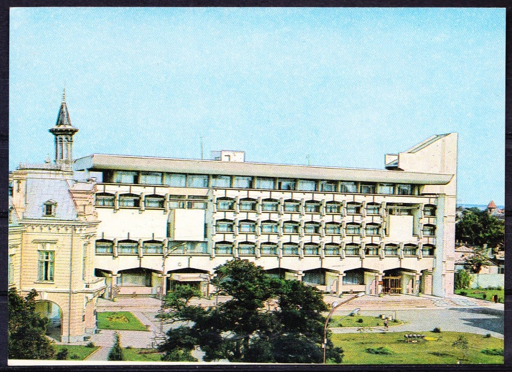 Fotografie: Ilustrată „Botoșani — Palatul politico-administrativ”, necirculată