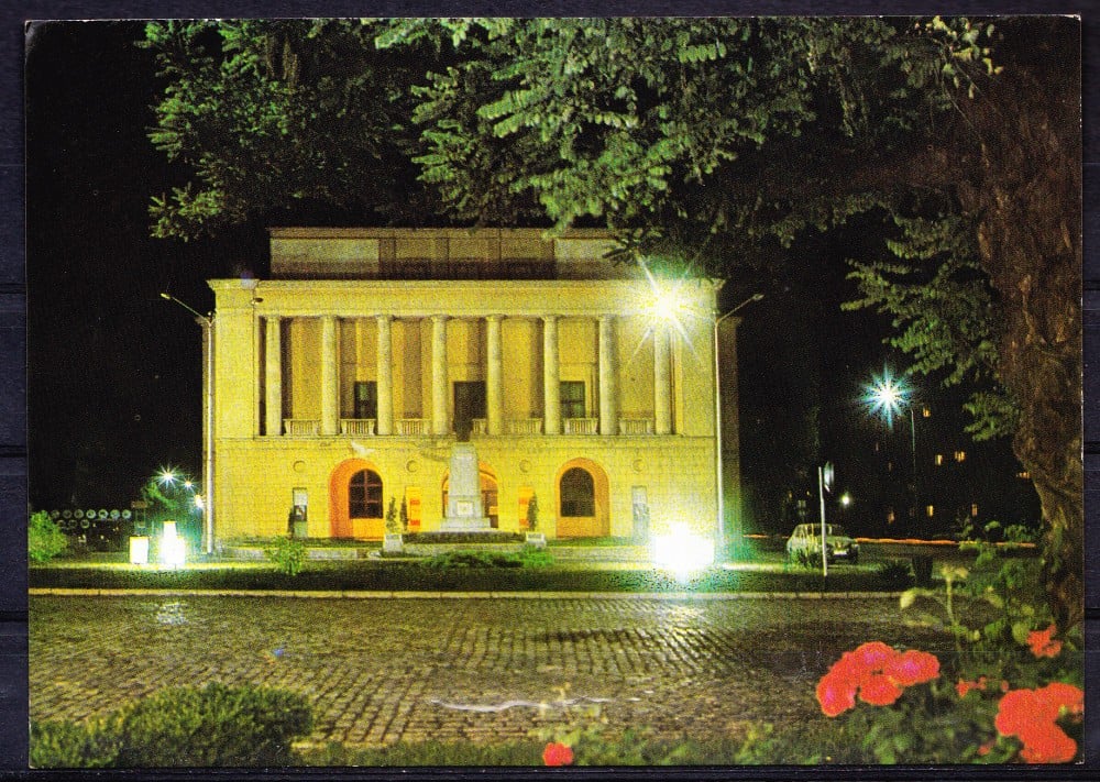 Fotografie: Ilustrată „Botoșani — Teatrul Mihai Eminescu”, necirculată