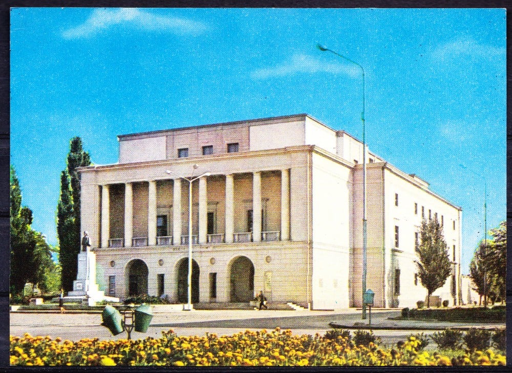Fotografie: Ilustrată „Botoșani — Teatrul de Stat Mihai Eminescu”, necirculată