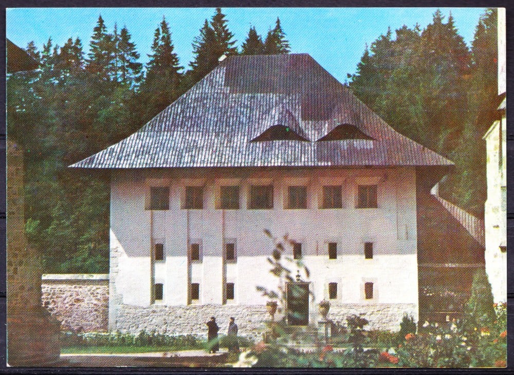Fotografie: Ilustrată „Bistrița (Neamț) — Casa Domnească (sec. XVI)”, necirculată