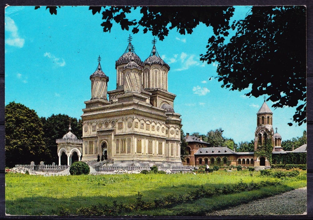 Fotografie: Ilustrată „Curtea de Argeș — Mănăstirea”, 1972, circulată