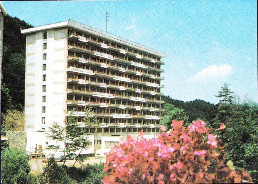 Fotografie: Ilustrată „Slănic-Moldova — Complexul sanatorial U.G.S.R.”, necirculată