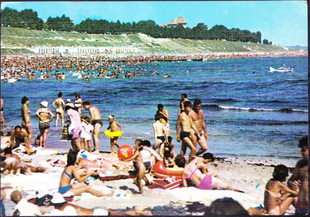 Fotografie: Ilustrată „Eforie Sud — la plajă”, 1977, circulată
