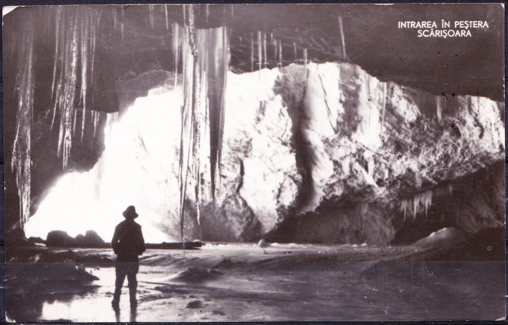 Fotografie: Vedere „Intrarea în Peștera Scărișoara”, 1960, circulată