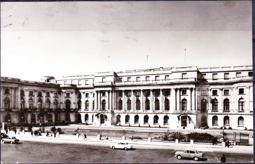Fotografie: Ilustrată „București — Palatul Consiliului de Stat”, 1968, circulată