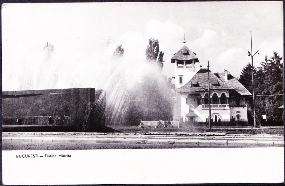 Fotografie: Ilustrată „București — Fântâna Miorița”, 1961, circulată