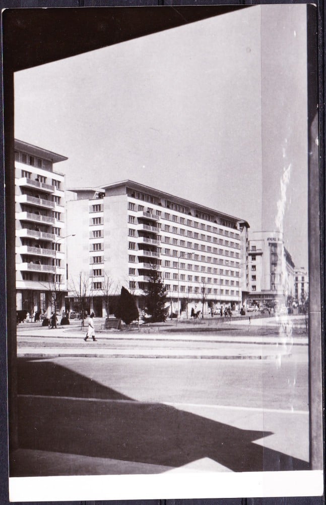 Fotografie: Ilustrată „Construcții noi în Piața Palatului R.P.R.”, necirculată
