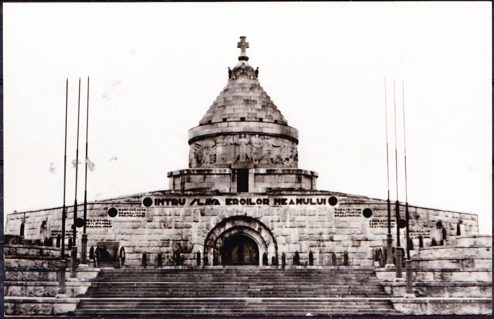 Fotografie: Ilustrată „Mausoleul ostașilor români”, necirculată