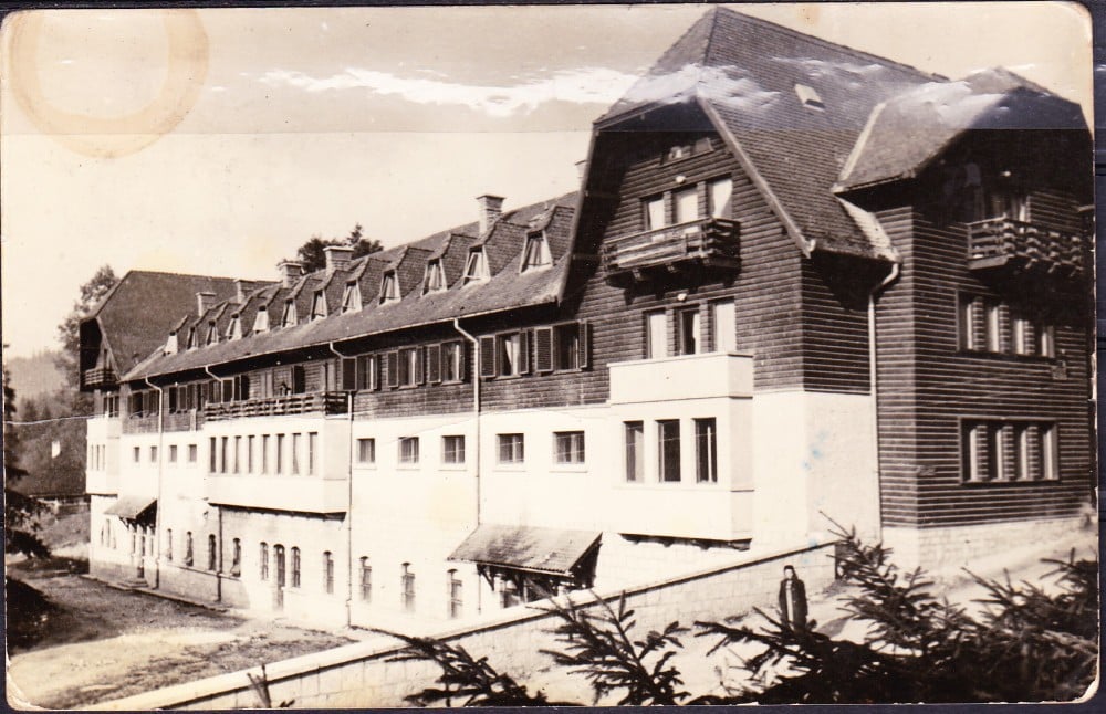 Fotografie: Ilustrată „Borsec — Pavilionul central, băile calde”, 1960, circulată