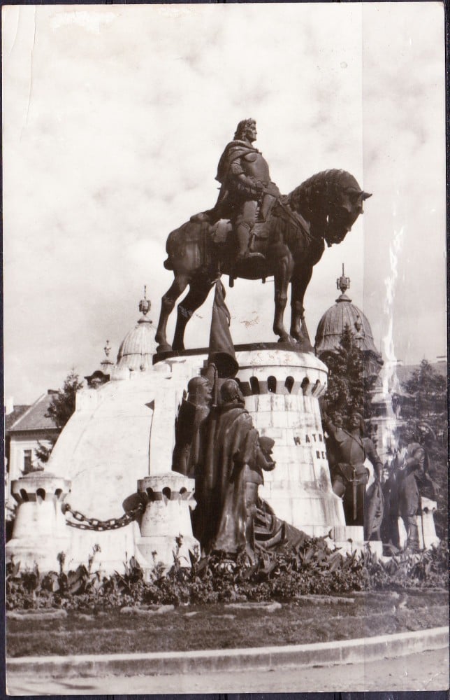 Fotografie: Ilustrată „Cluj — Statuia lui Matei Corvin”, 1977, circulată