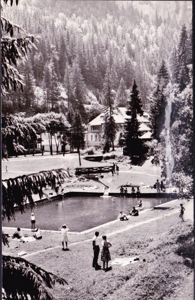 Fotografie: Ilustrată „Lacul Roșu — ștrandul”, necirculată