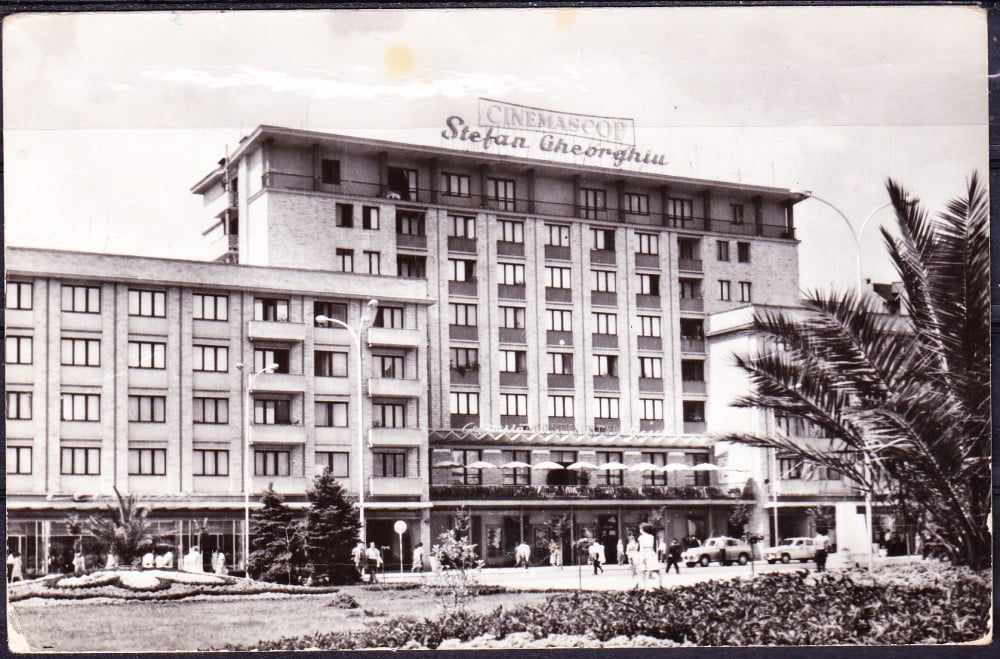 Fotografie: Ilustrată „Ploiești — Cinemascop Ștefan Gheorghiu”, 1963, circulată