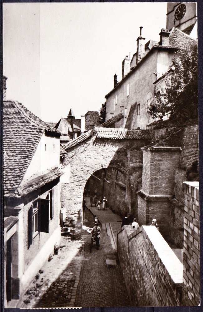 Fotografie: Ilustrată „Sibiu — Pasajul Scărilor”, 1968, circulată