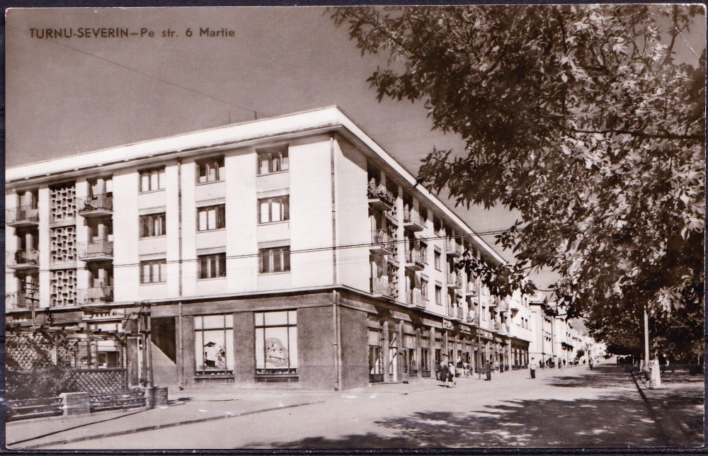 Fotografie: Ilustrată „Turnu Severin — pe strada 6 Martie”, 1964, circulată