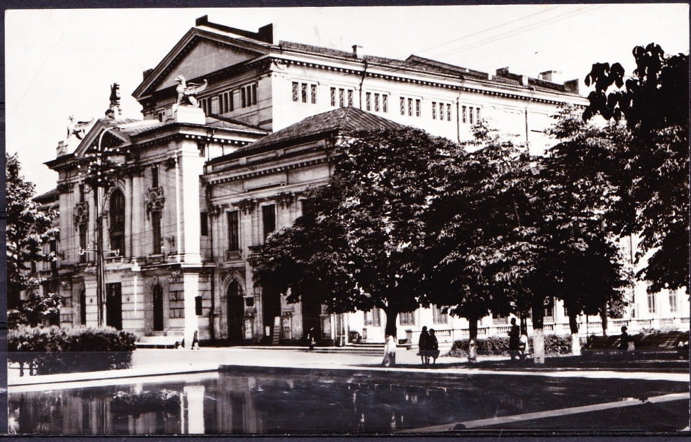 Fotografie: Ilustrată „Turnu Severin — Teatrul”, 1969, circulată