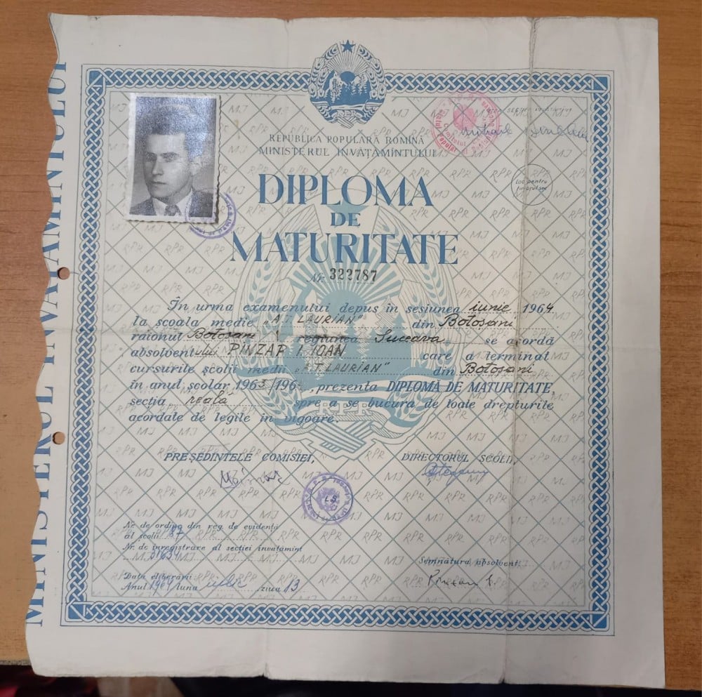 Fotografie: Diplomă de maturitate, Liceul Laurian Botoșani, 1964 — a scriitorului Ioan Pînzar