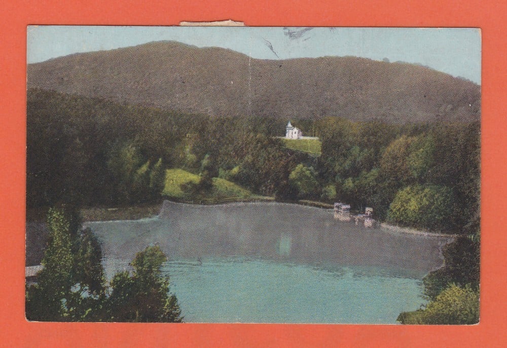 Fotografie: Ilustrată „Băile Sovata — Lacul Ursu cu Vila Ilyés”, circulată în 1923