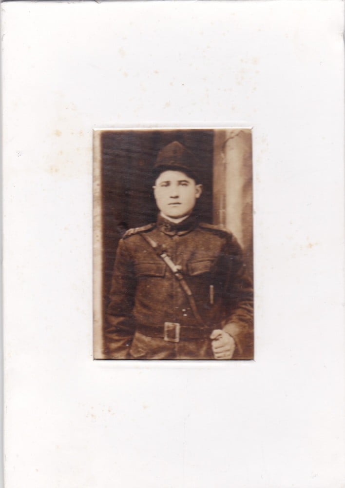 Fotografie: Fotografie originală cu un soldat din Regimentul 8 Vânători de Munte, Cernăuți