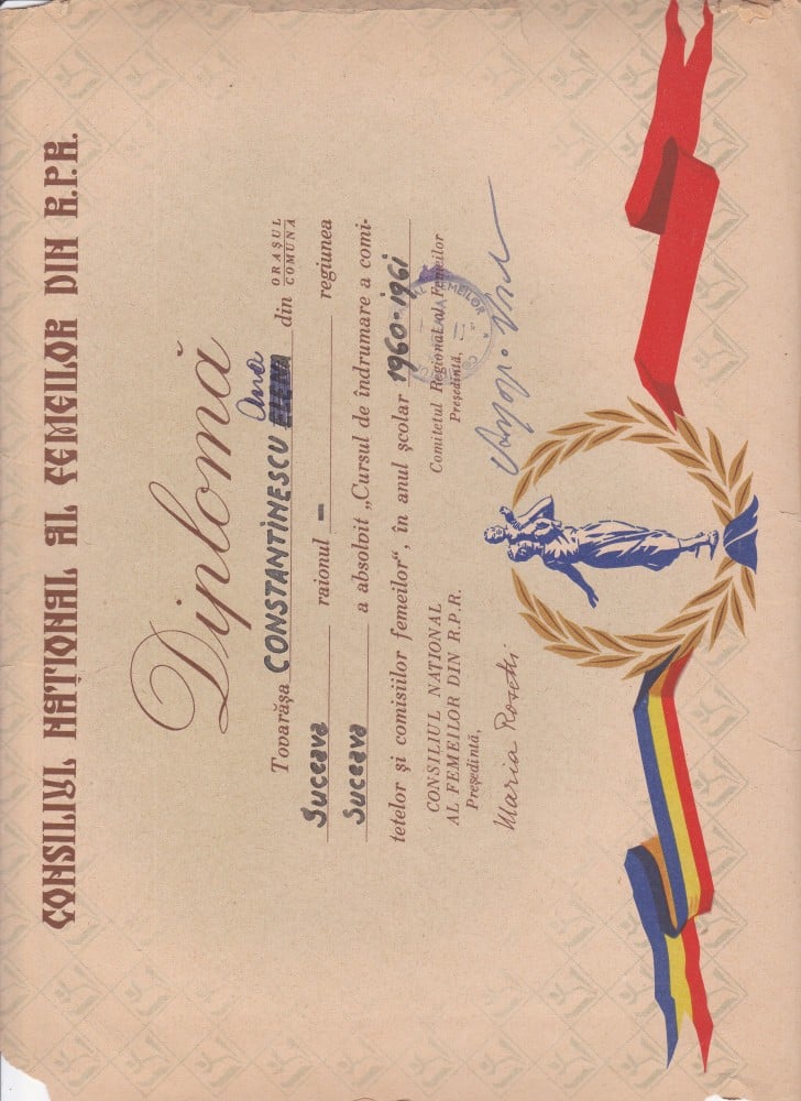 Fotografie: Diplomă de absolvire a cursului pentru comitetele și comisiile femeilor, 1960, 1960