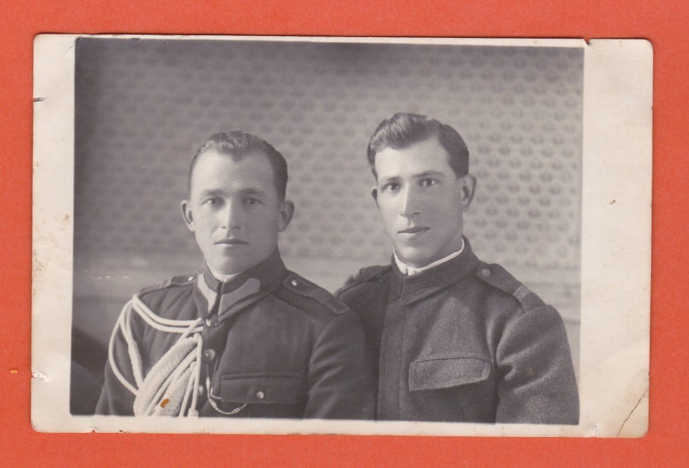 Fotografie: Fotografie interbelică — plutonier și sergent de jandarmi, Suceava