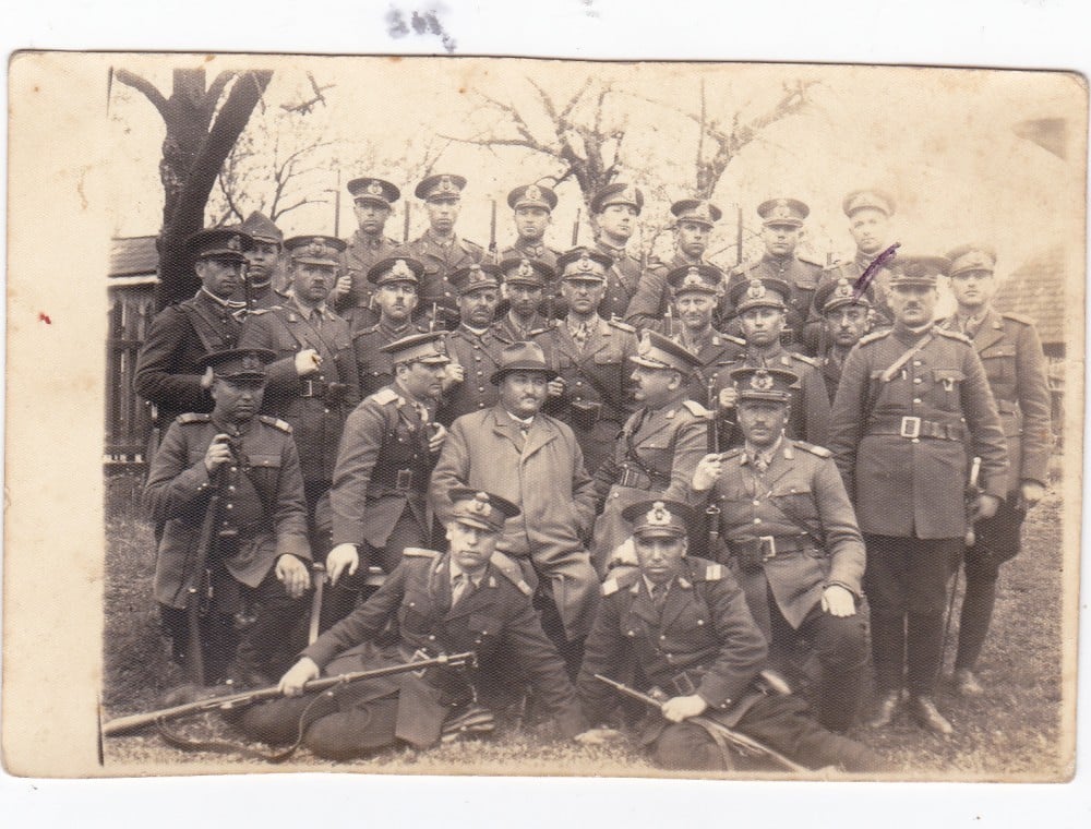 Fotografie: Fotografie interbelică — grup de ofițeri și subofițeri români