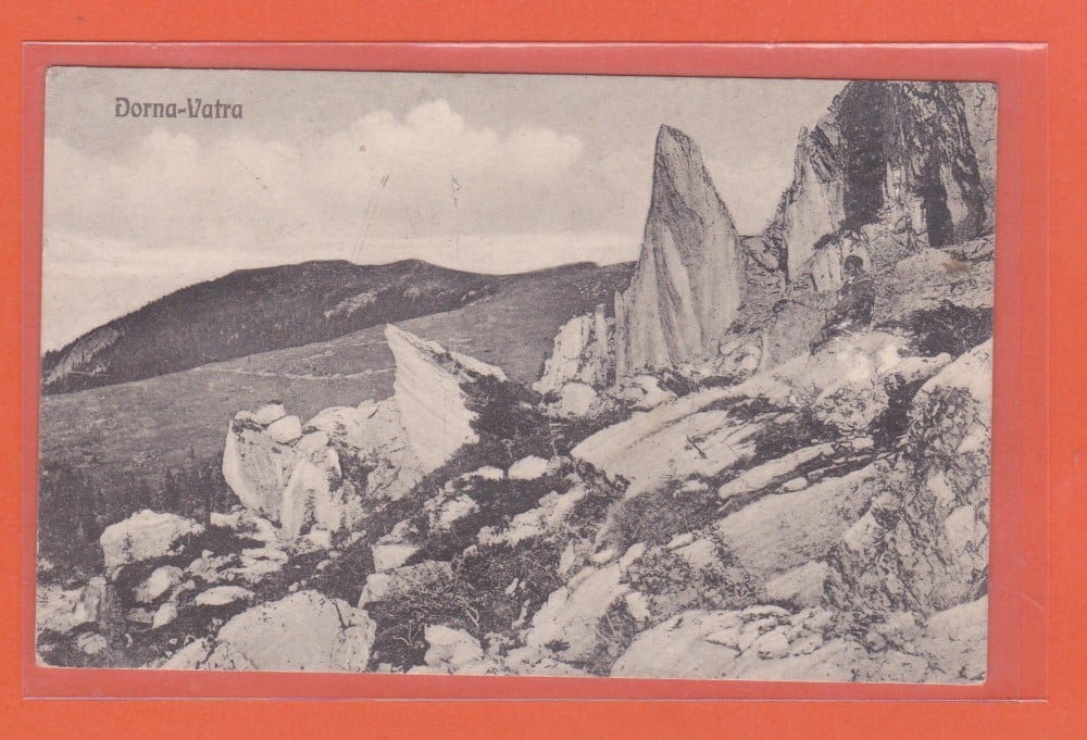 Fotografie: Vedere „Dorna-Vatra — Pietrele Doamnei, Rarău”, circulată în 1925