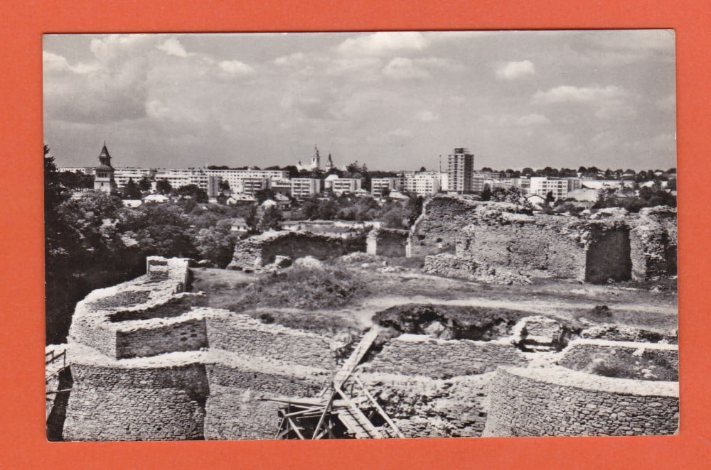 Fotografie: Vedere „Suceava — Cetatea și orașul”, circulată în 1964