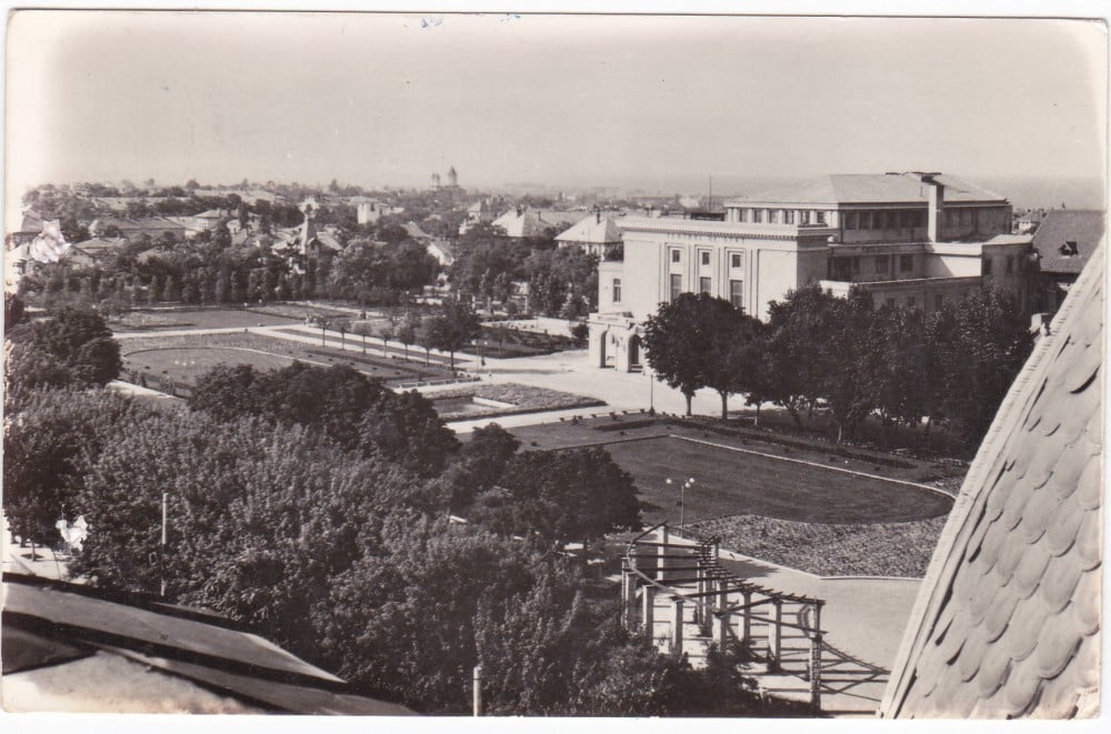 Fotografie: Ilustrată „Constanța — Teatrul de Stat și parcul”, 1958