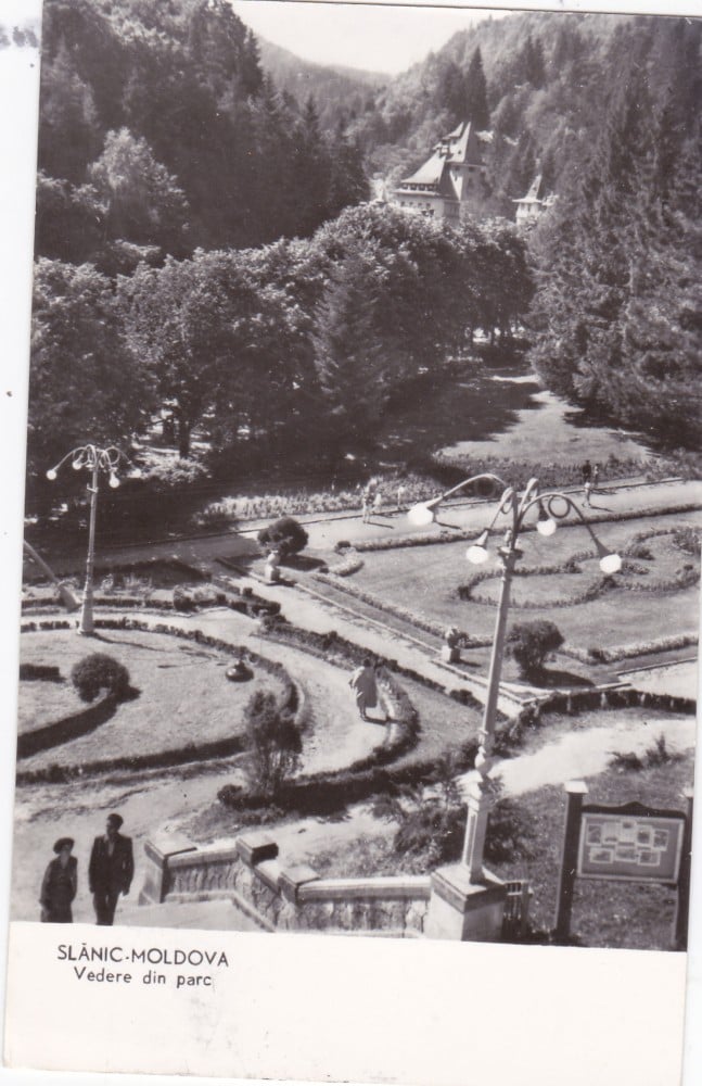 Fotografie: Ilustrată „Slănic-Moldova — vedere din parc”, 1962