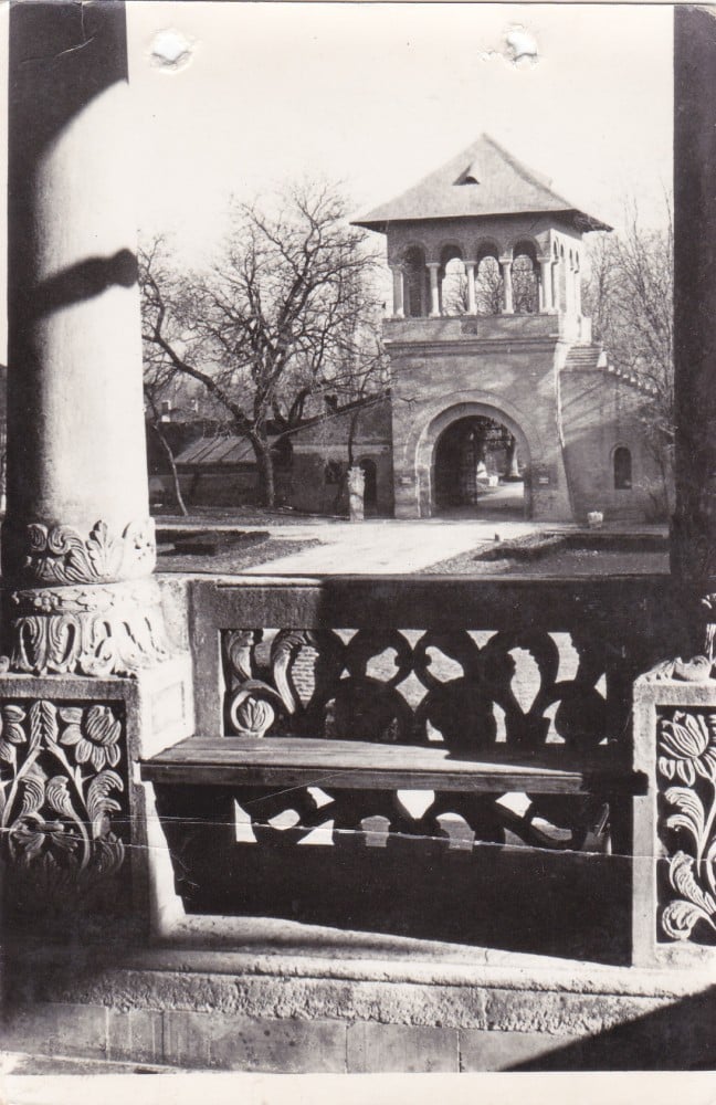 Fotografie: Ilustrată „București — Curtea Palatului Mogoșoaia”, 1957