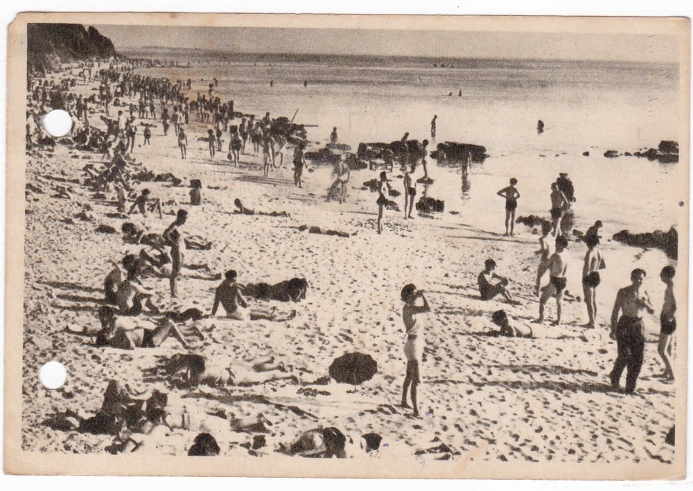 Fotografie: Ilustrată „Vasile Roaită — pe plajă”, 1954
