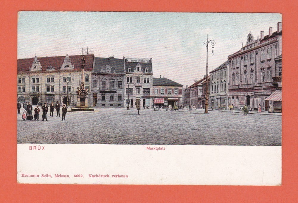 Fotografie: Carte poștală litografiată „Brüx (Most), Boemia — piața”, animată