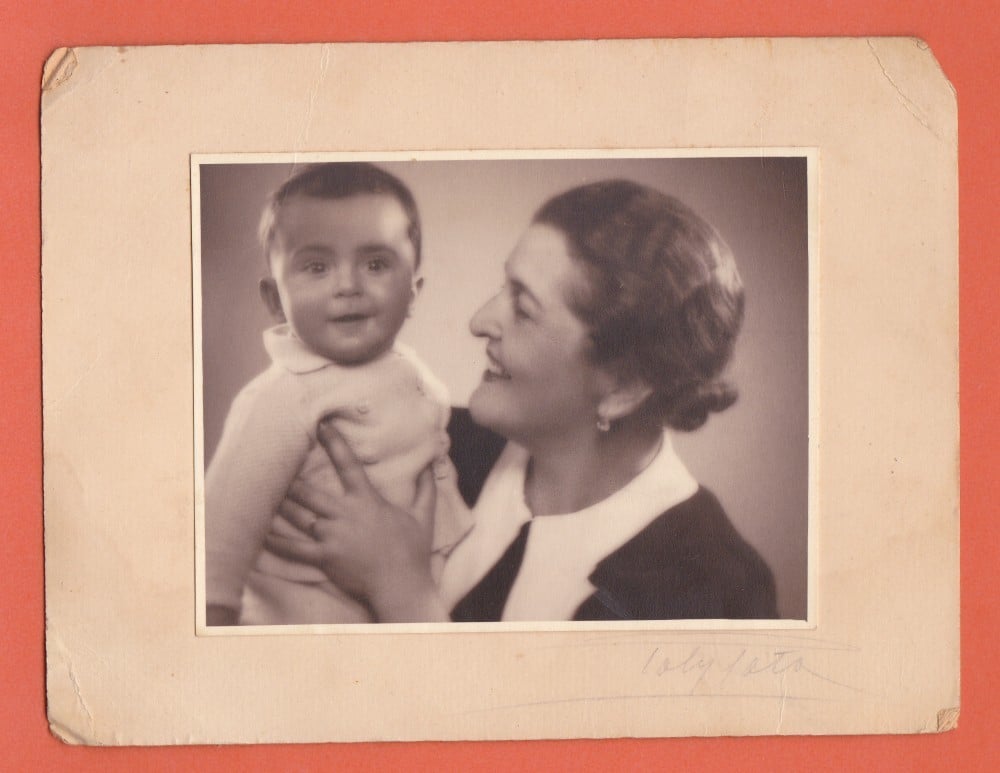 Fotografie: Fotografie interbelică — mamă cu copil, Loly Foto