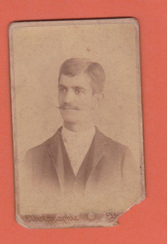 Fotografie: Fotografie CDV cu un tânăr, atelier Phébus, Constantinopol
